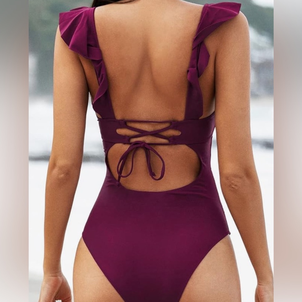 CUPSHE Women's Ruffled One Piece Swimsuit V Neck Lace Up